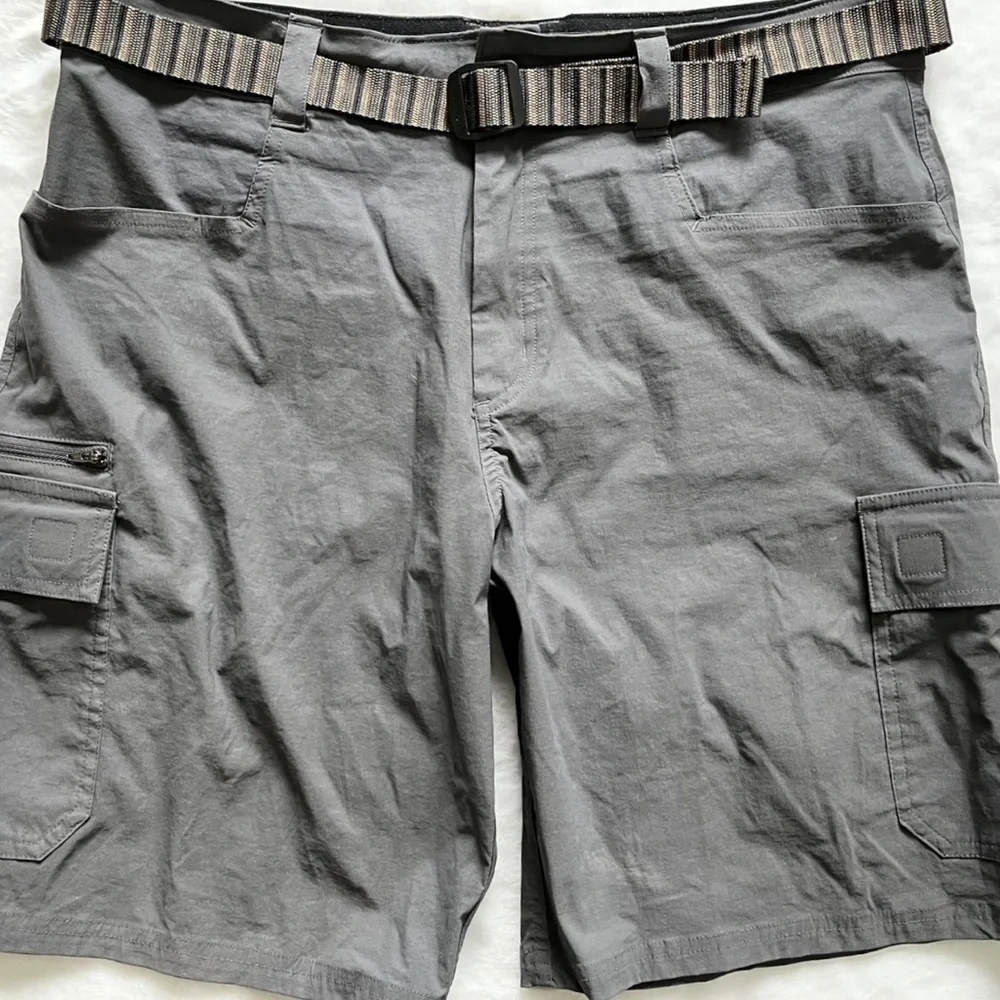 ORVIS TECH CARGO SHORT SIZE 34 W/ BELT